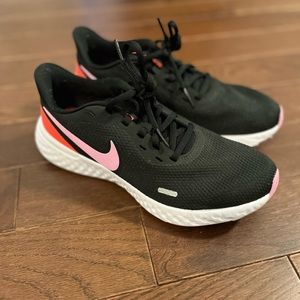 Women’s Nike sneakers